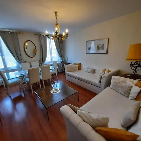 Center 5 Apartment
